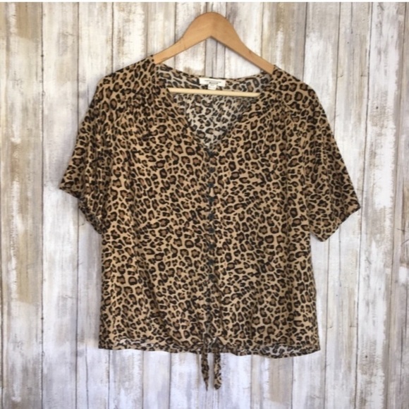 beachlunchlounge Tops - Beach Lunch Lounge Leopard Button Down Tie